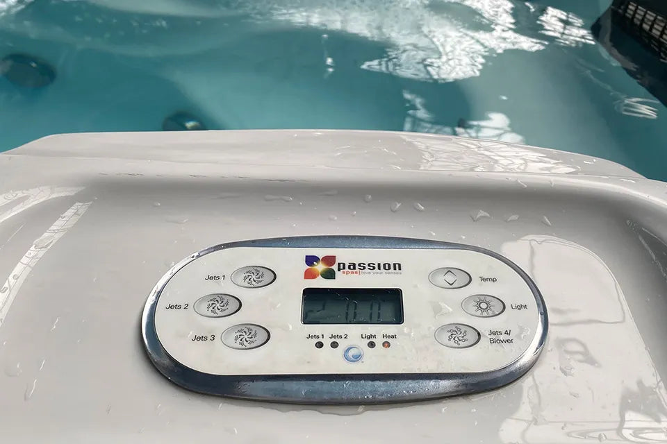 Aquatic 2 Swimspa | Sterling White with DARK GREY