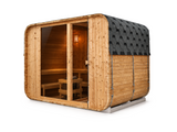 Passion Cube Luxury 300 Multiroom sauna schuin van voren met de rechterzijwand zichtbaar, met houten wanden en een glazen front.