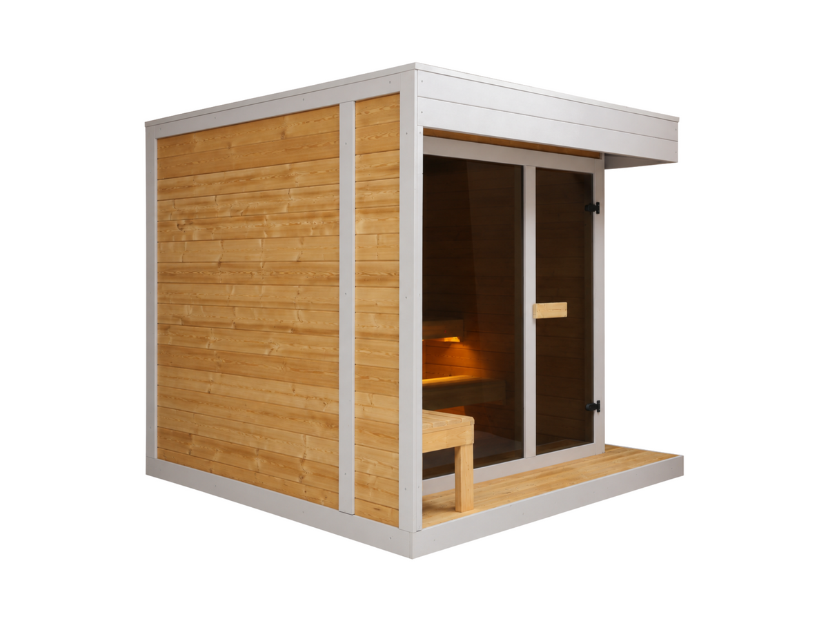 Passion Sauna House Olivin 230 vanaf de linker voorhoek, met houten zijwand, glazen deur en wit dak.