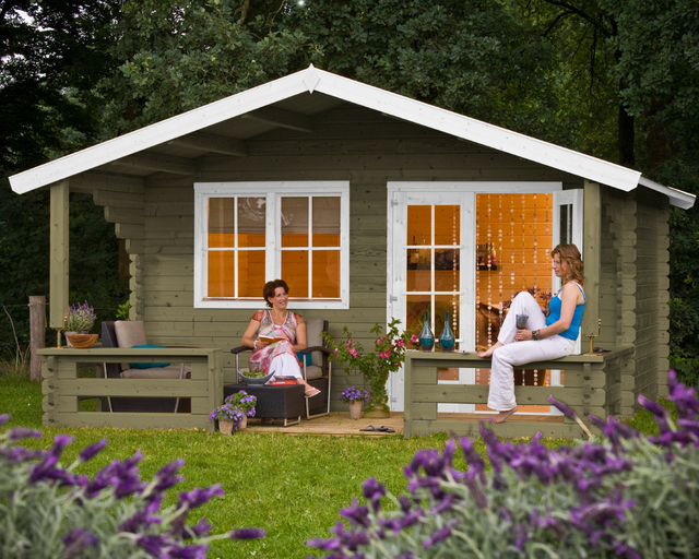 Tuinhuis opgesteld op het buitenterrein