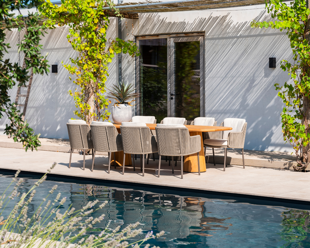 Loungeset en dining set opgesteld in de Fonteyn showroom