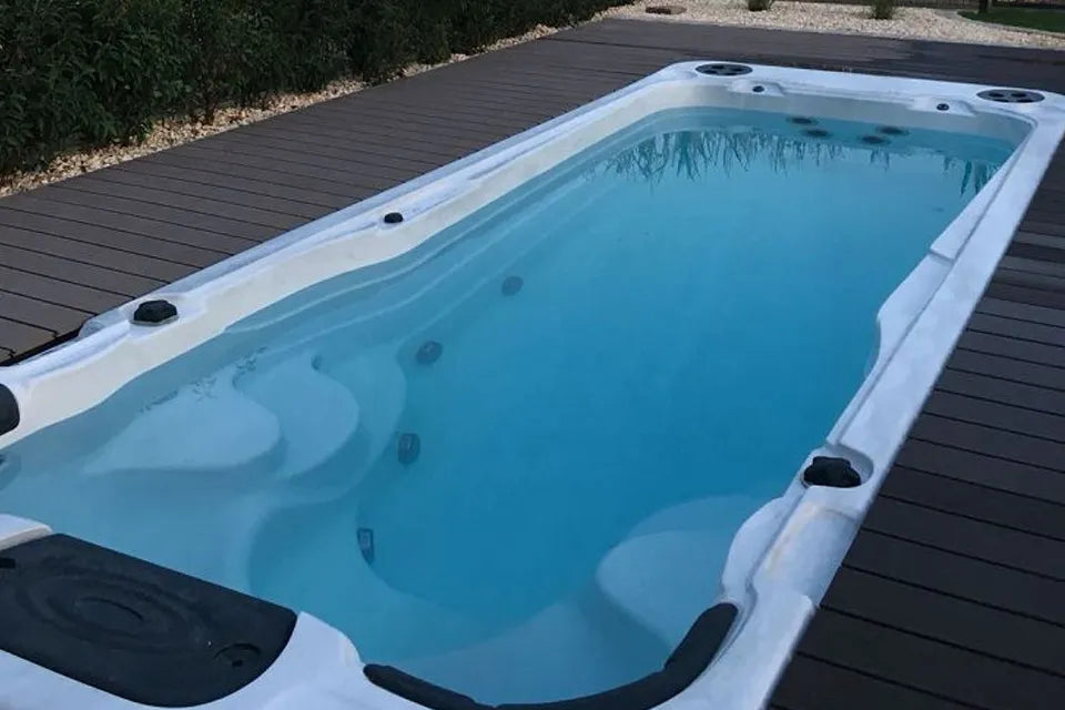 Aquatic 2 Swimspa | Sterling White with DARK GREY